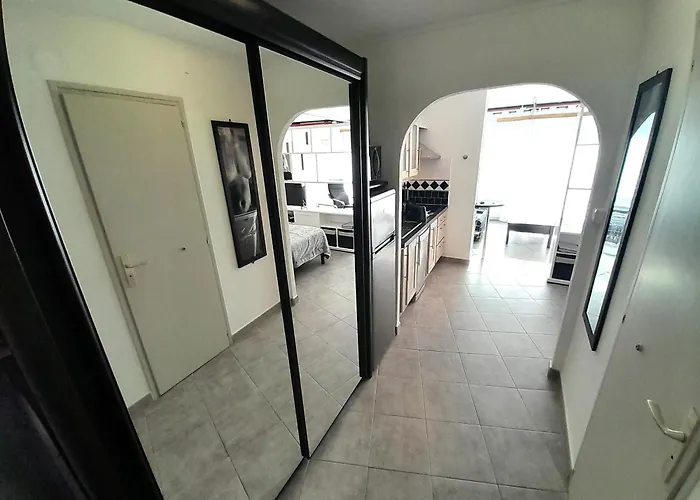 Village Naturiste Shibari Apartman *
